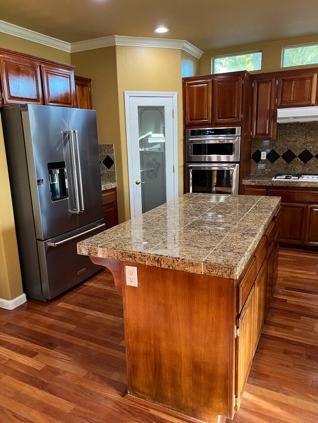 Building Photo - Breath-Taking Natomas 4/3 (Exclusive Priva...