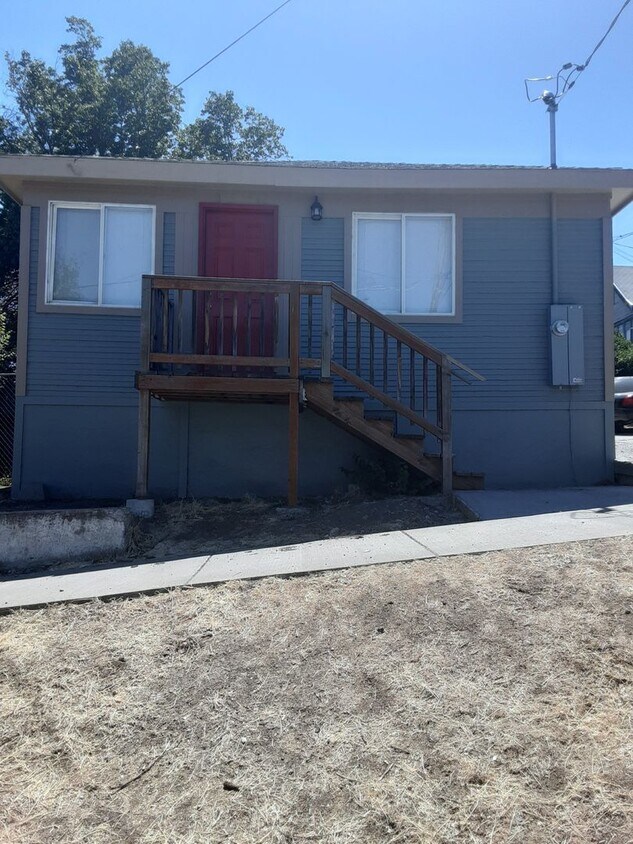Primary Photo - 3 Bedroom 2 Bath House