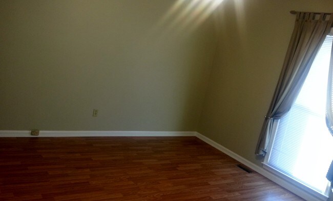 Foto del edificio - 400 Ferncliffe Rd