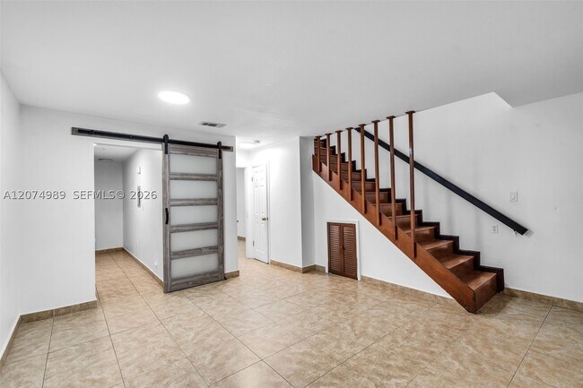 Building Photo - 627 W 68th St