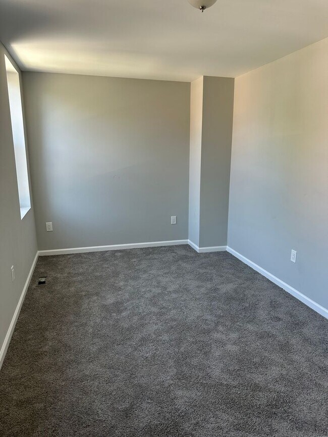 Foto del edificio - Brand New Renovation! Open Floor Plan! W/D...