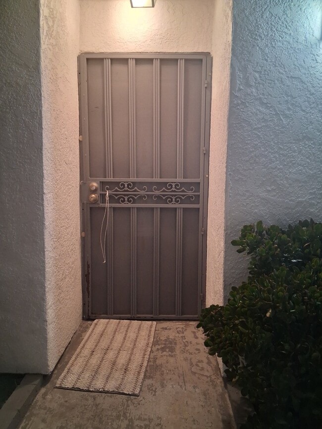 Photo - 1624 E 87th St Apartment