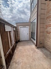 Building Photo - 2110 Wilcrest Dr