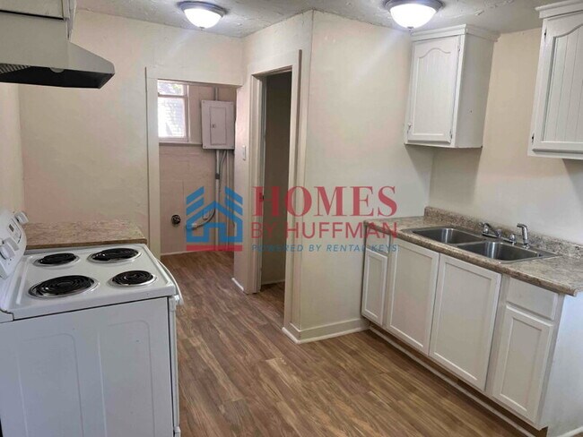Foto del edificio - Three Bedroom House | Move in Ready