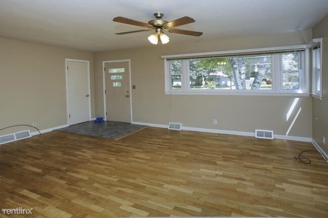 Building Photo - 2701 Applelane Ave
