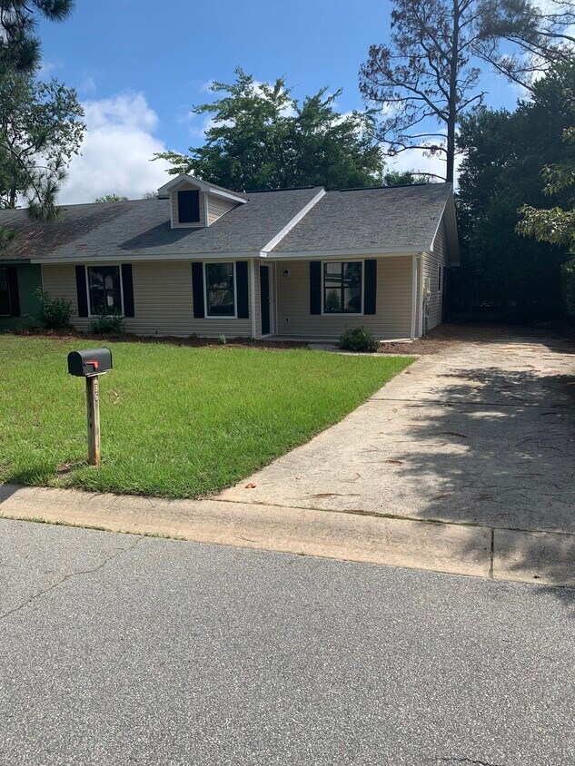 Primary Photo - 636 Maplewood Dr