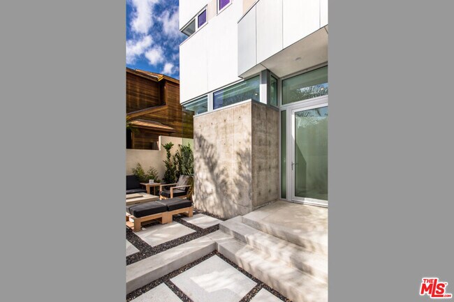 Foto del edificio - 1217 Cabrillo Ave