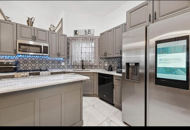 Foto del edificio - 4355 NW 52nd St