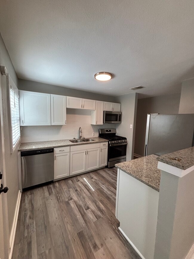 Kitchen - 2805 Crest Avenue