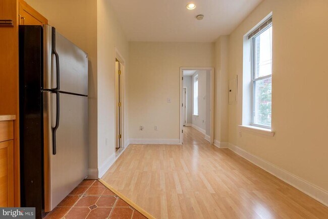 Building Photo - 3001 W Girard Ave