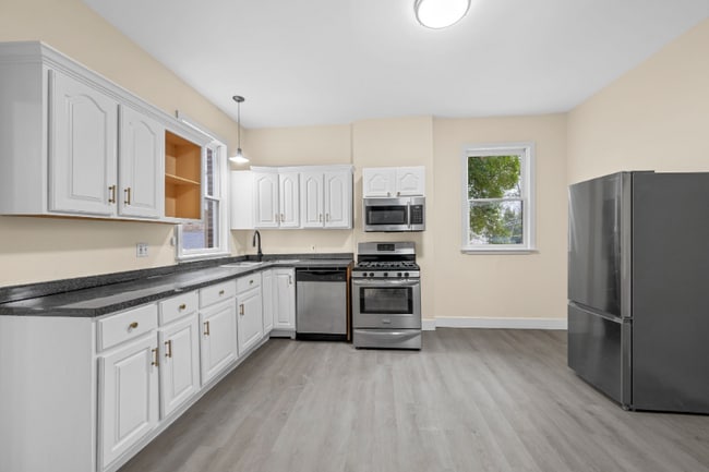 Foto del edificio - 4935 Hummelsheim Ave