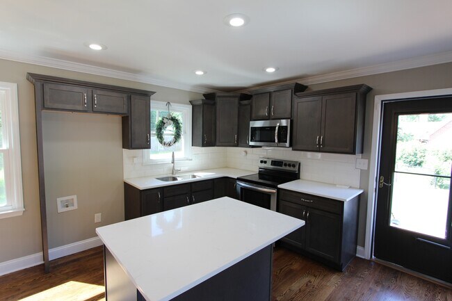 Foto del edificio - 1766 Colony Rd
