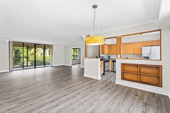 Foto del edificio - 7564 Regency Lake Dr