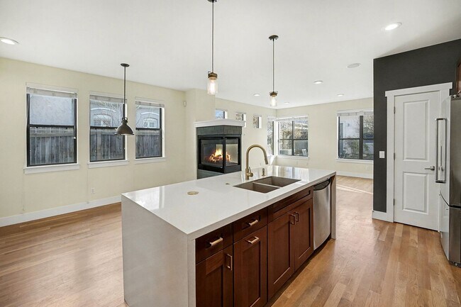 Foto del edificio - Gorgeous 3 bed 3.5 bath Home Available in Platt Park!