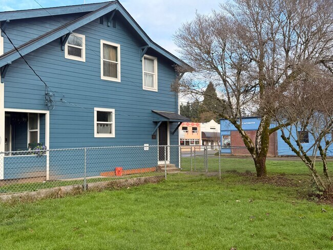 Foto del edificio - 303 Pioneer St