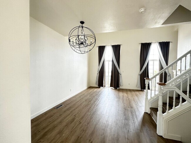 Building Photo - Amazing Townhome with Spectacular Views for Rent in Draper!