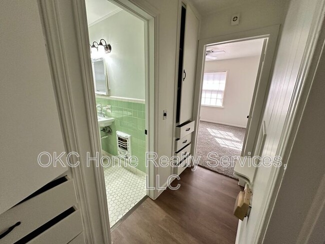 Foto del edificio - 2213 E Madison St