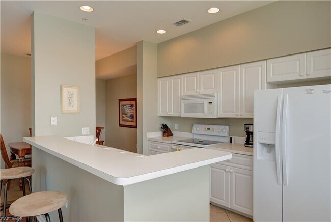 Building Photo - 16635 Lake Cir Dr