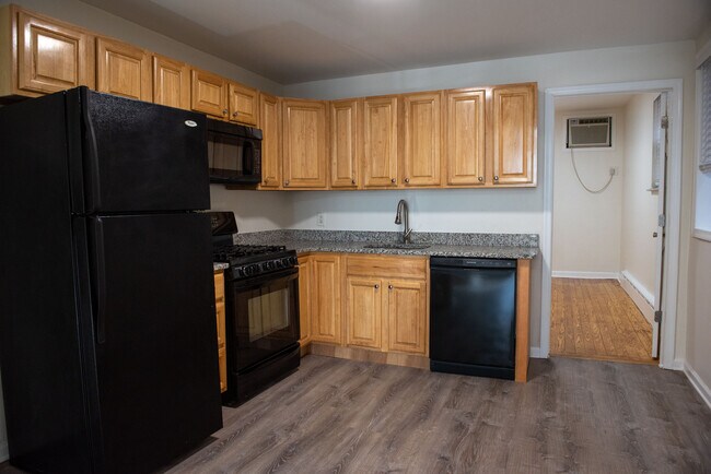 Foto del edificio - 2045 Snyder Ave