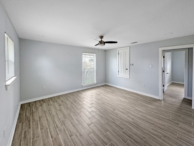 Building Photo - 31 Helis Dr