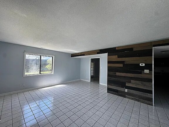 Foto del edificio - 1461 Turkey Ridge Rd