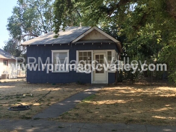 Primary Photo - 1338 8th Ave E