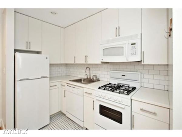 Building Photo - 320 E 20th St