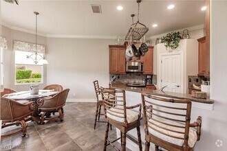 Building Photo - 6105 Dogleg Dr