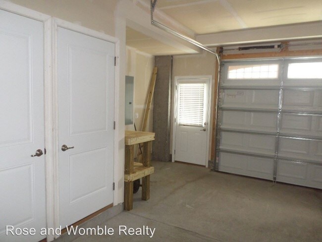 Building Photo - 2 br, 2.5 bath House - 4369 Pickney Lane