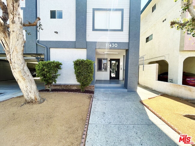 Building Photo - 11430 Cedar Ave