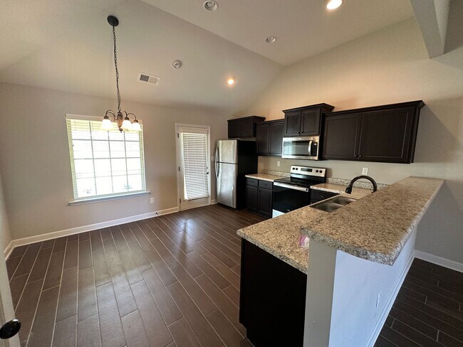 Building Photo - Available NOW in Southaven!