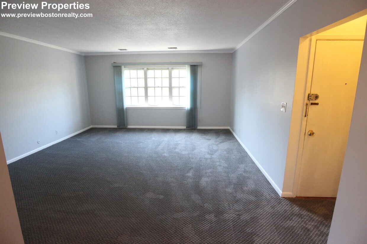 Foto principal - 170 Lake Shore Rd