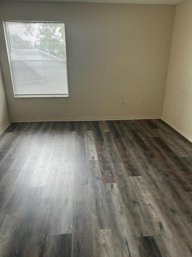Foto del edificio - 1401 Village 937 Blvd