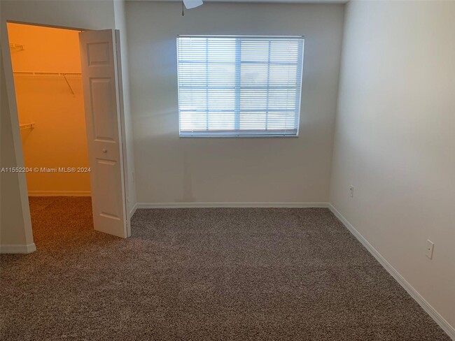 Foto del edificio - 655 SW 111th Way