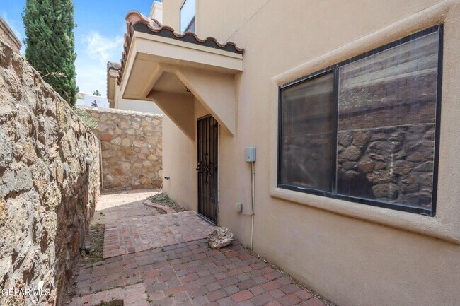 Foto del edificio - 5717 Caprock Ct