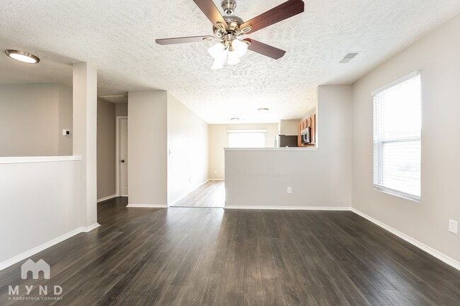 Building Photo - 2827 Creekbend Dr