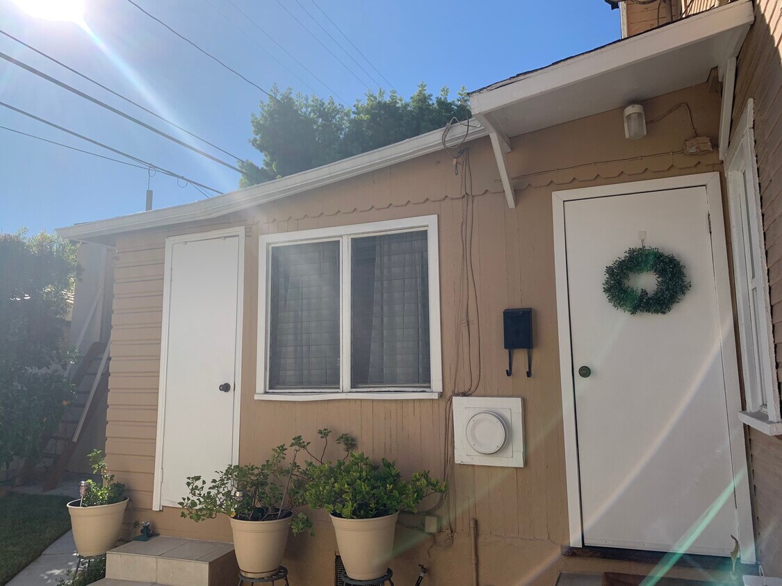 Foto principal - 8730 Rosewood Ave