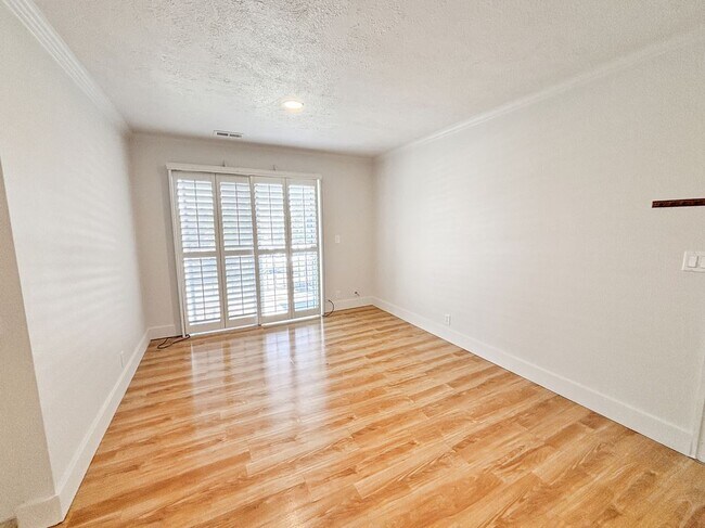 Foto del edificio - 4650 Quail Park Dr
