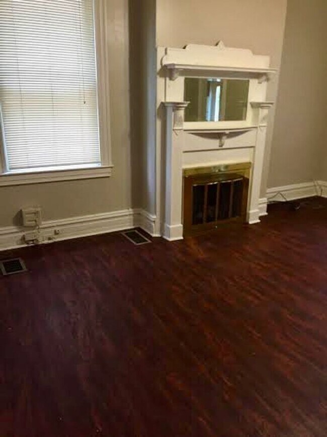 Building Photo - *** Amazing Shadyside Location * Renovated Apartment * Walk to Ellsworth and Walnut * Pet Friendl...