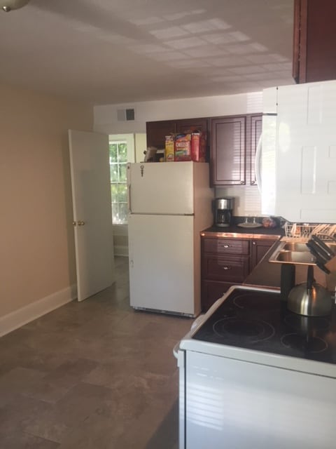 Building Photo - 717 E 6th Ave