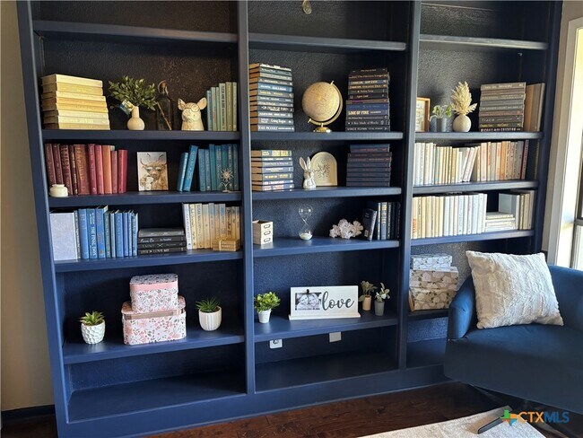 Foto del edificio - 116 Newport Dr