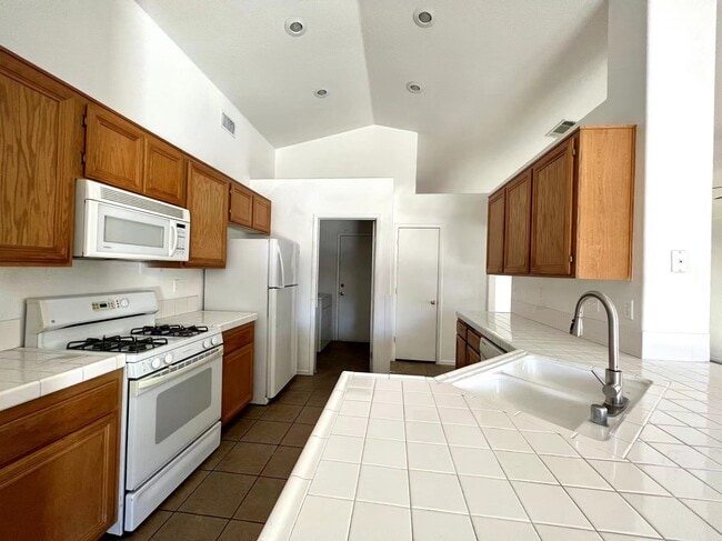 Foto del edificio - 3639 Russian Olive St