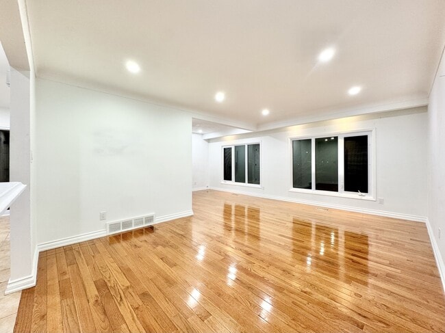 Building Photo - 14 Harbour Heights Ln