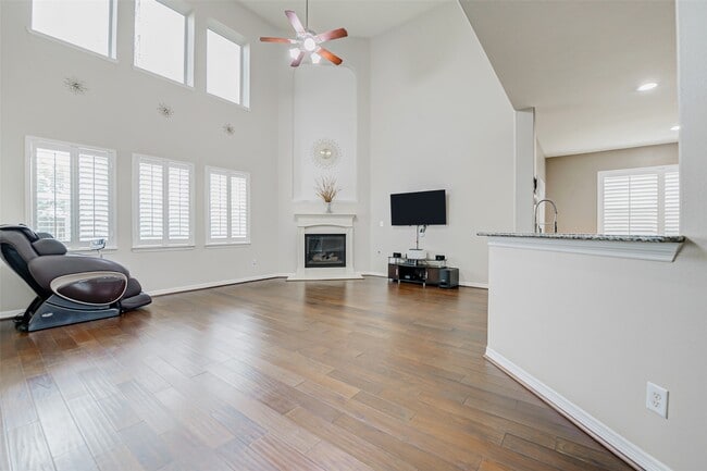 Building Photo - 4114 Elk Bluff Ln