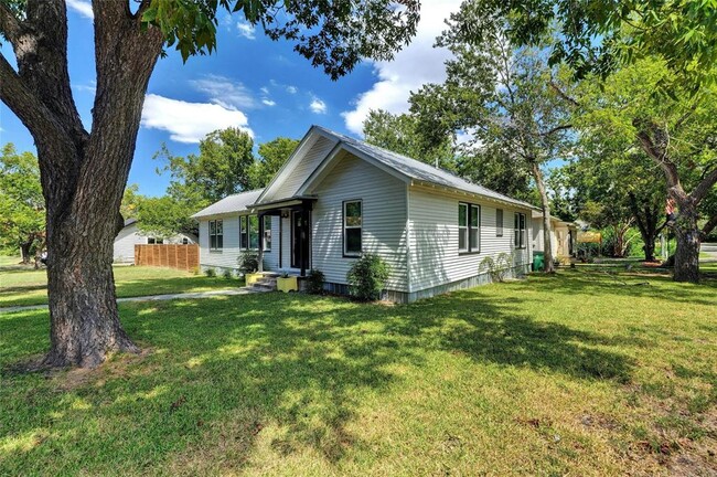 Foto del edificio - 1102 Hackberry St