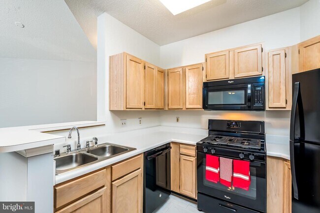 Foto del edificio - 6011 Rosebud Ln