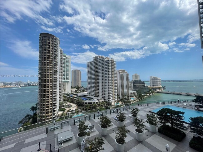 Foto del edificio - 465 Brickell Ave