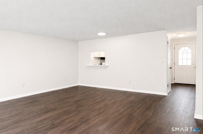 Foto del edificio - 16 E Gate Ln