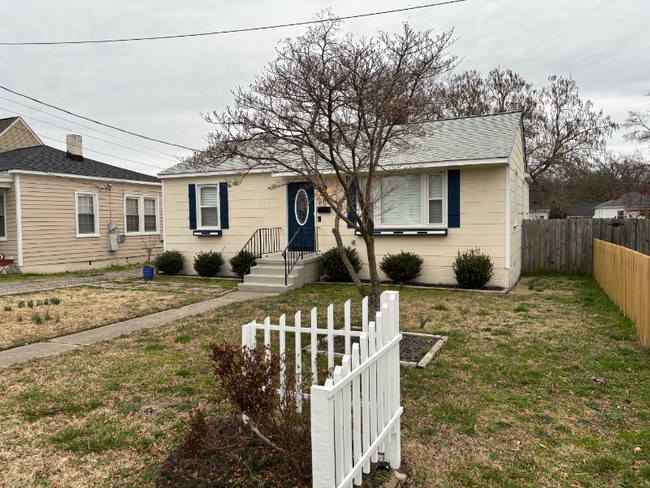 Foto del edificio - 5403 Bloomingdale Ave