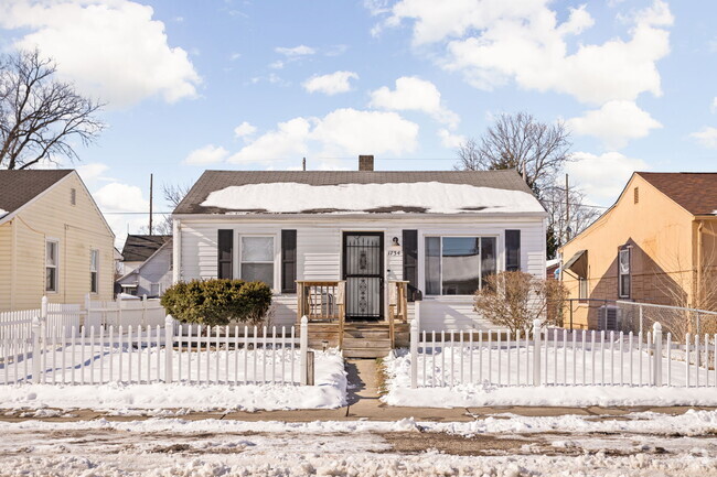 Building Photo - 1734 Asbury St